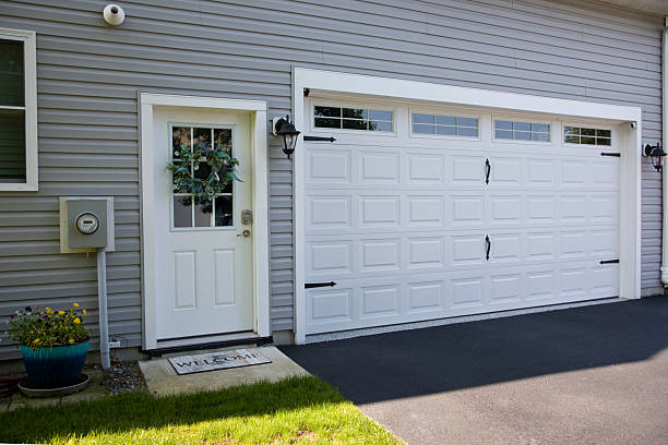 24/7 Emergency Garage Door Panel Replacement experts in Utica, IN
